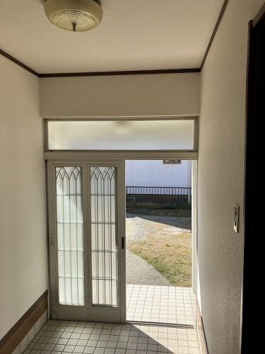 玄関　明るいです